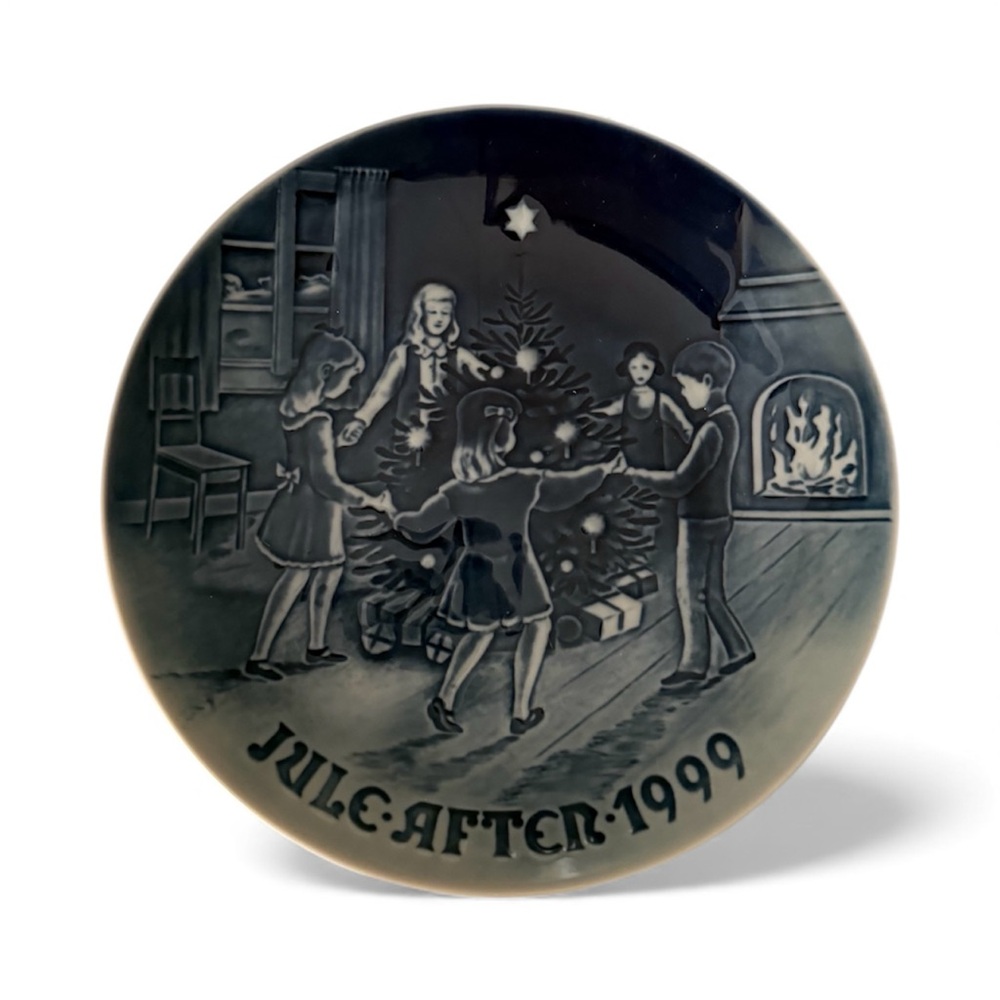 Bing & Grøndahl / Royal Copenhagen Danish Christmas Plate, “Jule After 1999”
